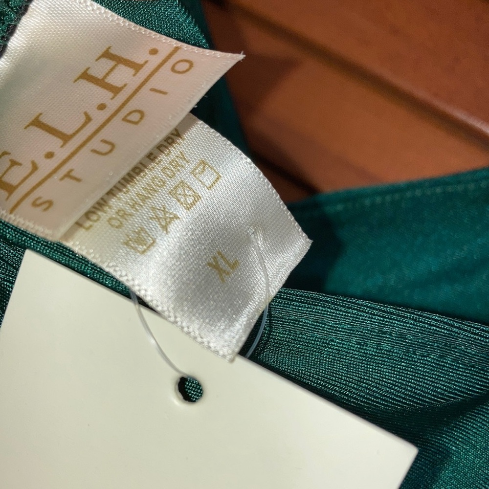 Elegant Green Satin Slip Dress - Picture 4 of 4
